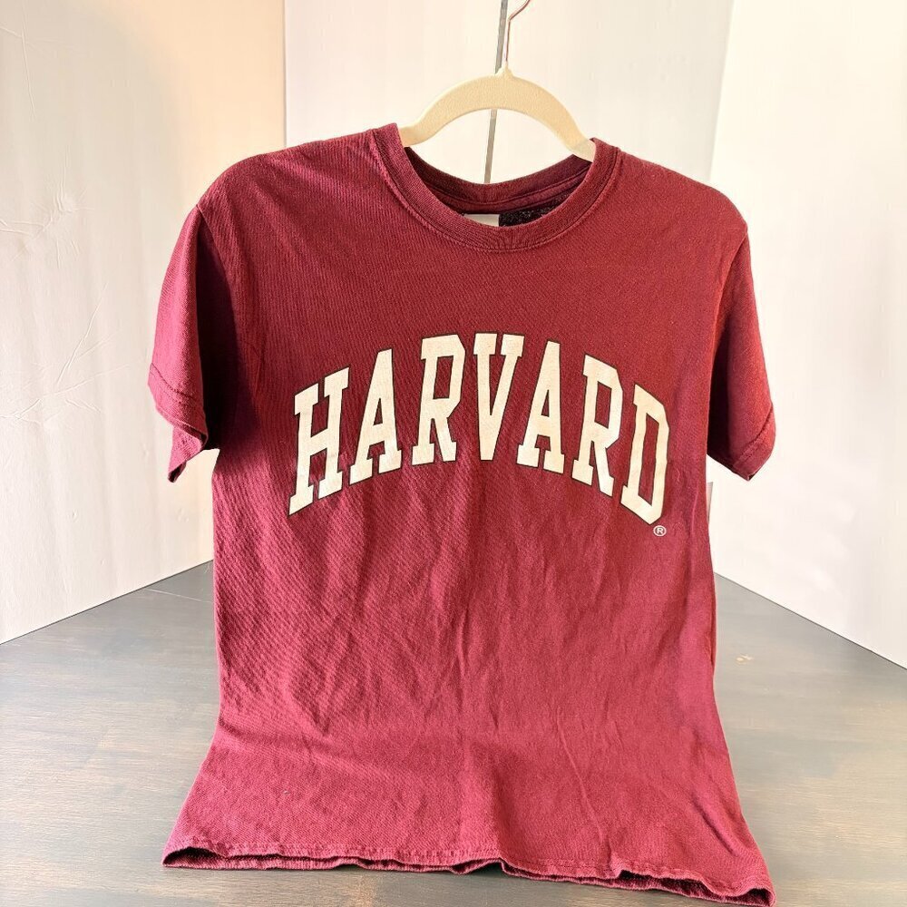 Harvard University Maroon Graphic T-Shirt – Size Small